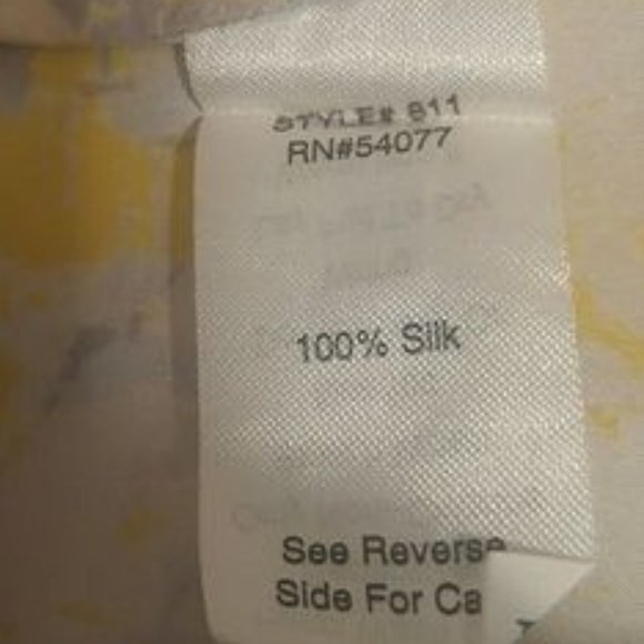 CAbi Silk Whisper Soft Rounded Back Hem with Mother of Pearl Buttons Tank SZ S - Picture 2 of 8